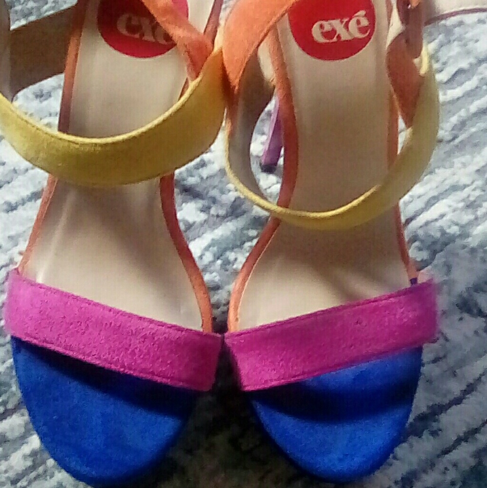 Exé women's sandals size 7 like new